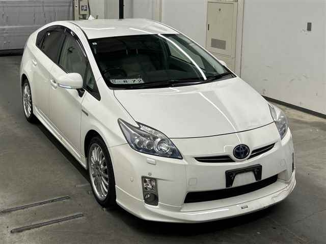 TOYOTA PRIUS — фото