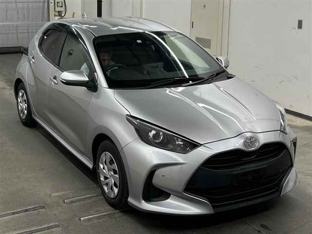 TOYOTA YARIS — фото