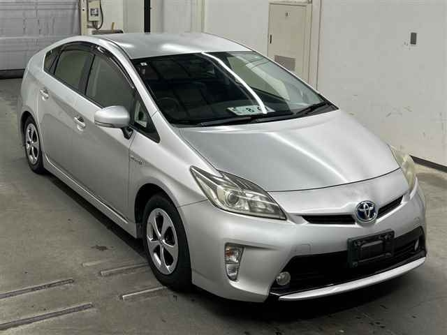 TOYOTA PRIUS — фото