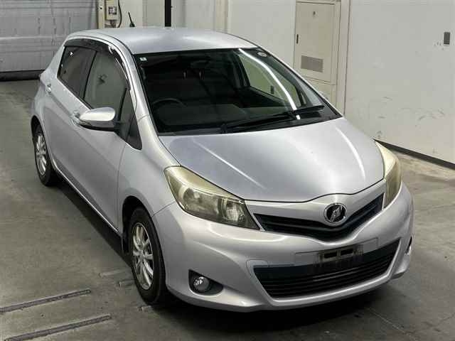 TOYOTA VITZ — фото