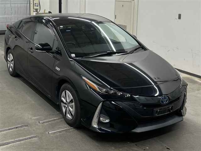 TOYOTA PRIUS — фото