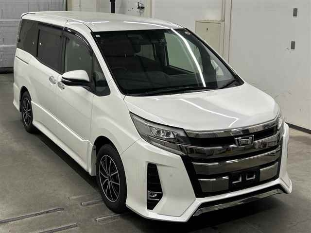 TOYOTA NOAH — фото