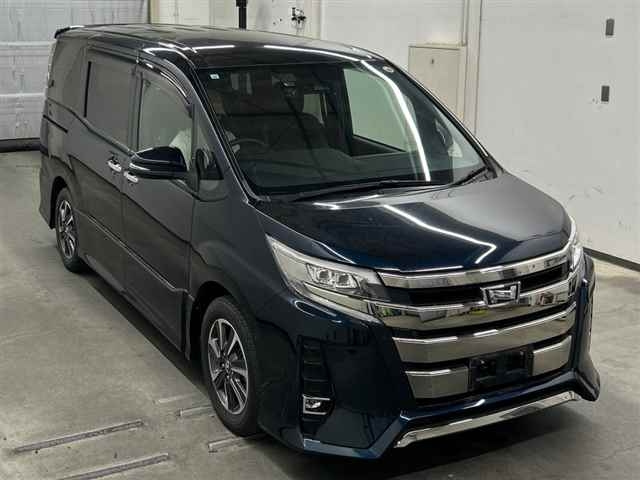 TOYOTA NOAH — фото