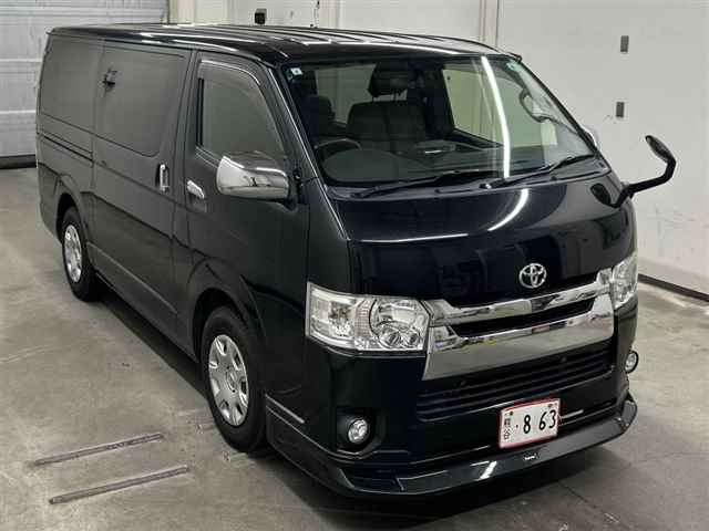 TOYOTA HIACE — фото