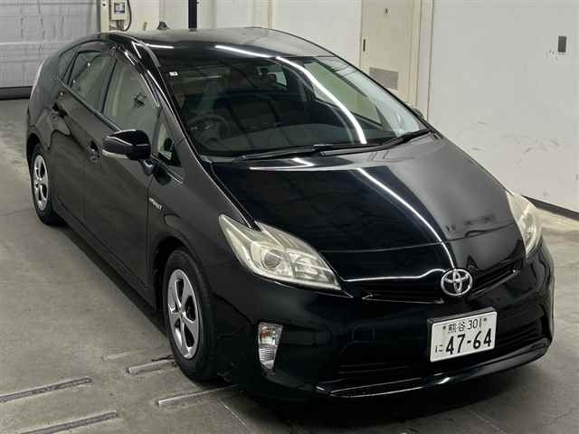 TOYOTA PRIUS — фото