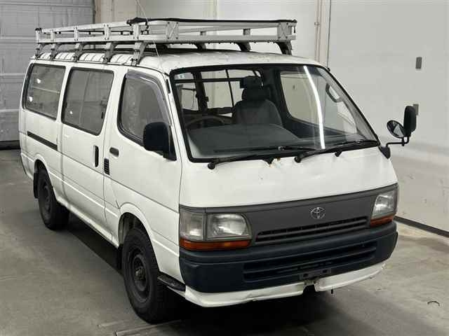 TOYOTA HIACE — фото