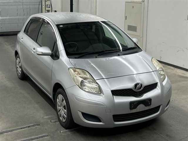 TOYOTA VITZ — фото