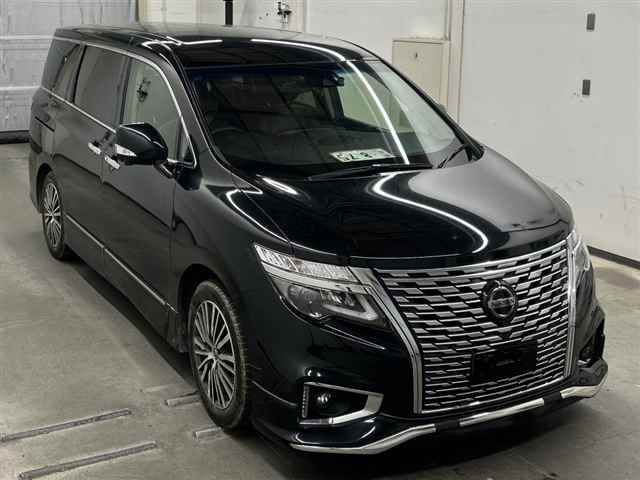 NISSAN ELGRAND — фото