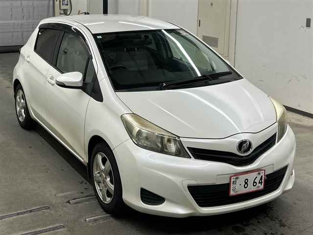 TOYOTA VITZ — фото