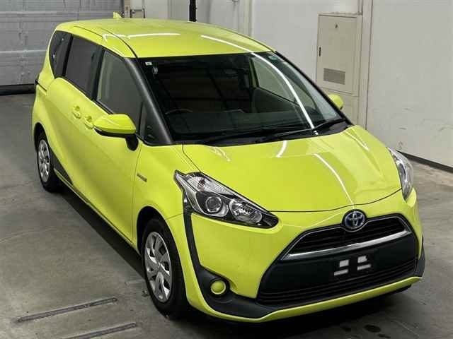 TOYOTA SIENTA — фото