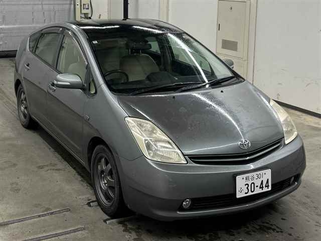 TOYOTA PRIUS — фото