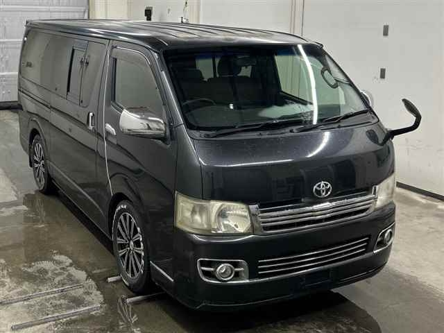 TOYOTA HIACE — фото