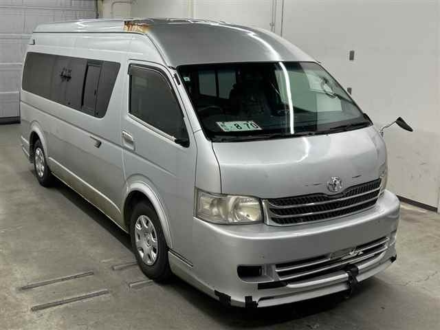 TOYOTA HIACE — фото