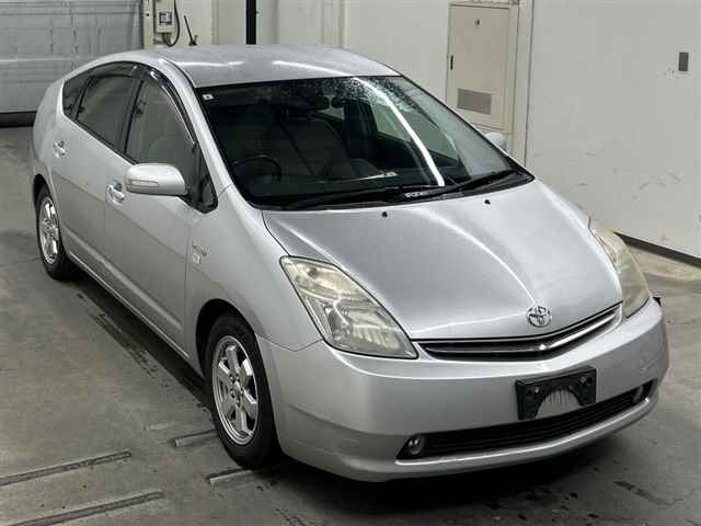 TOYOTA PRIUS — фото