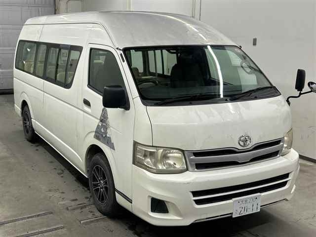 TOYOTA HIACE — фото
