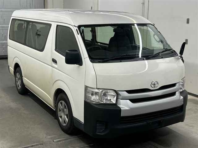 TOYOTA HIACE — фото