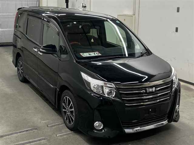 TOYOTA NOAH — фото
