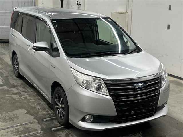 TOYOTA NOAH — фото