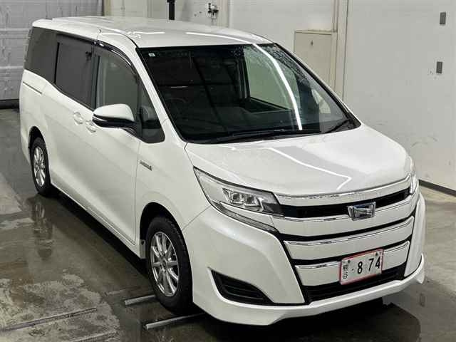 TOYOTA NOAH — фото
