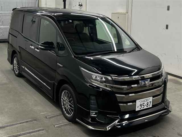 TOYOTA NOAH — фото
