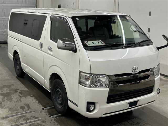 TOYOTA HIACE — фото