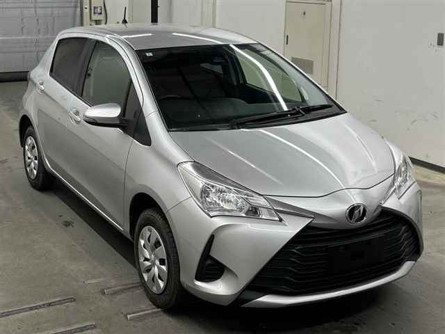 TOYOTA VITZ — фото