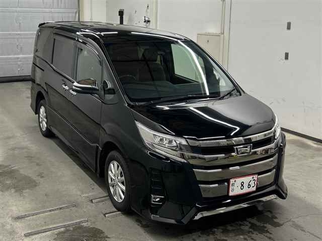 TOYOTA NOAH — фото