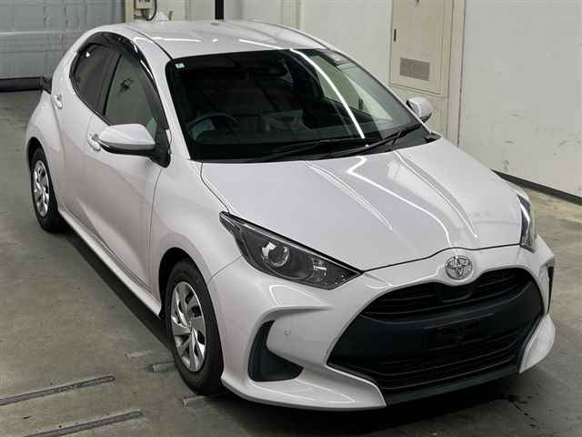 TOYOTA YARIS — фото
