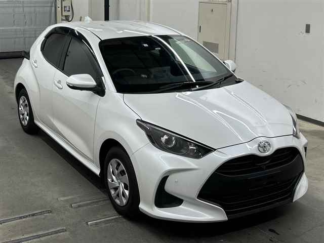 TOYOTA YARIS — фото
