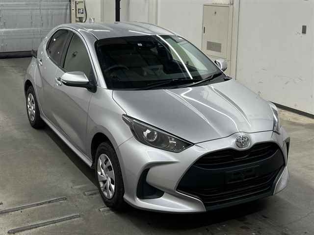 TOYOTA YARIS — фото