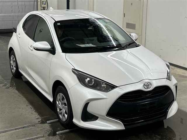 TOYOTA YARIS — фото
