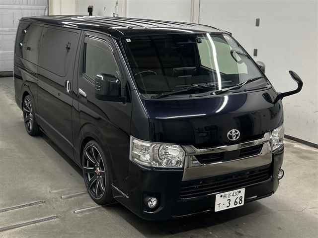 TOYOTA HIACE — фото