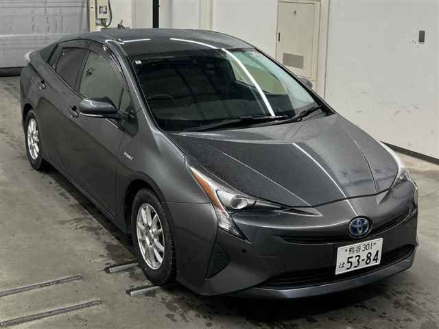 TOYOTA PRIUS — фото