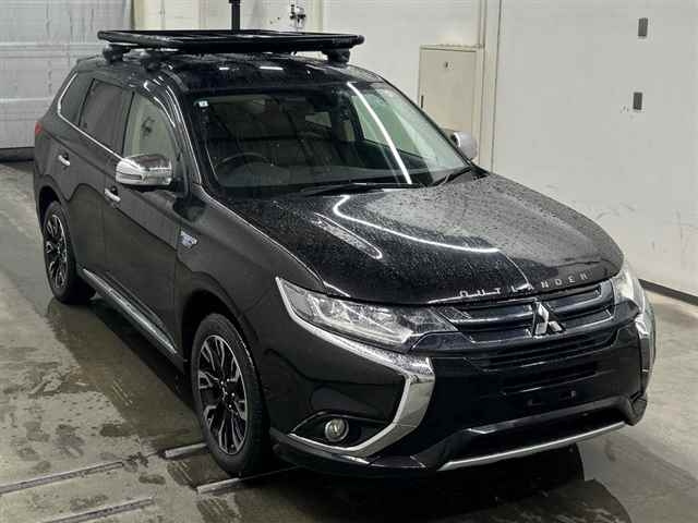 MITSUBISHI OUTLANDER — фото