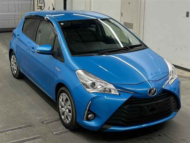 TOYOTA VITZ — фото