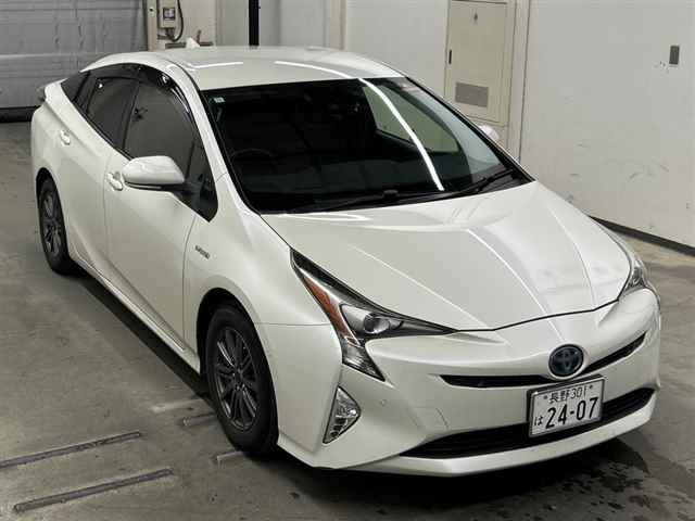 TOYOTA PRIUS — фото