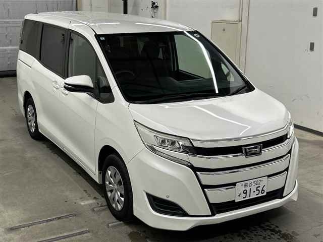 TOYOTA NOAH — фото