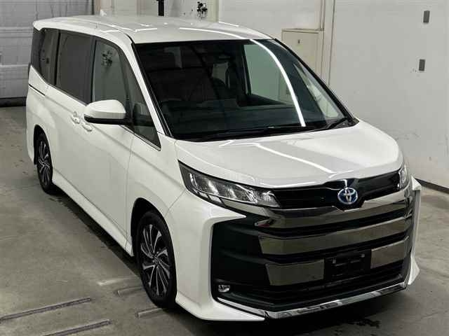 TOYOTA NOAH — фото