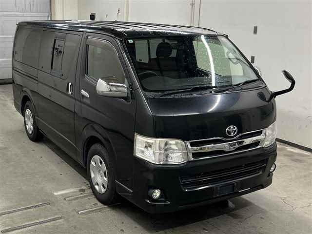 TOYOTA HIACE — фото