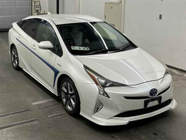 TOYOTA PRIUS — фото