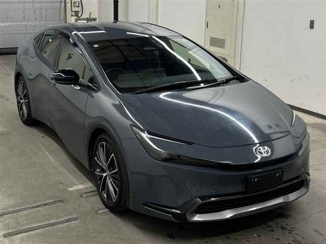 TOYOTA PRIUS — фото