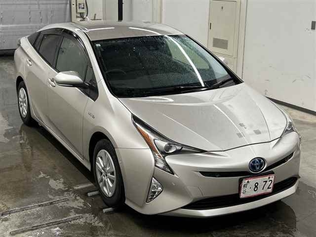 TOYOTA PRIUS — фото