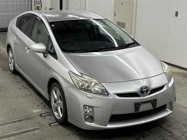 TOYOTA PRIUS — фото