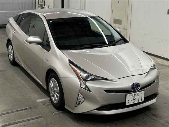 TOYOTA PRIUS — фото