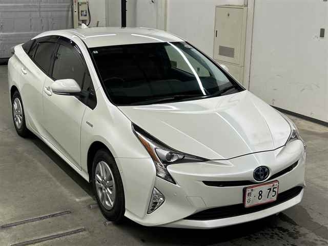 TOYOTA PRIUS — фото