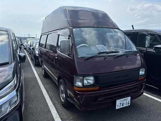 TOYOTA HIACE — фото