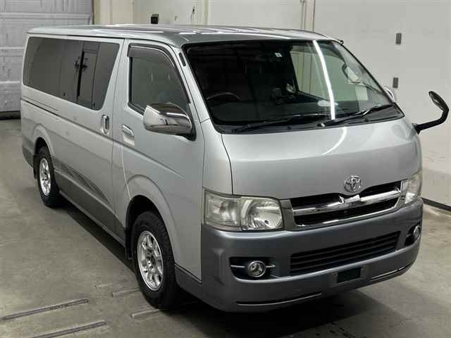 TOYOTA HIACE — фото
