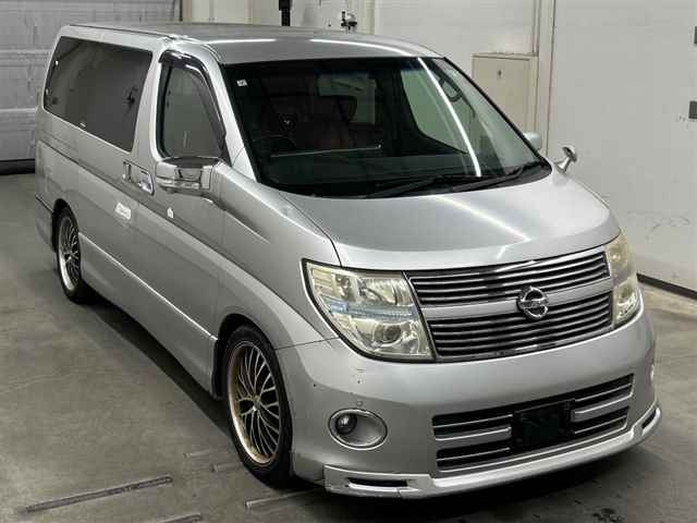 NISSAN ELGRAND — фото