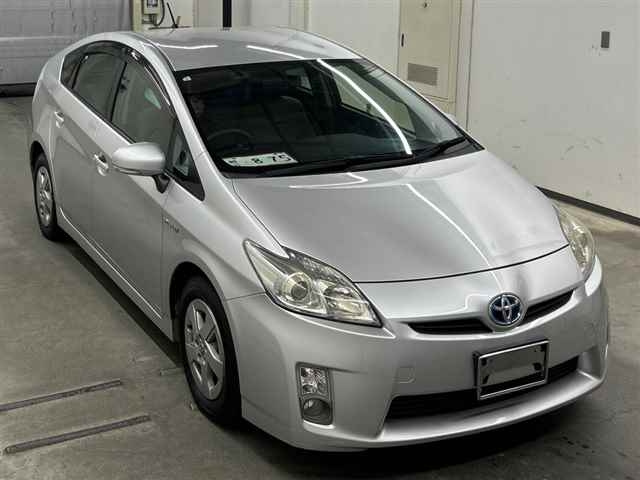 TOYOTA PRIUS — фото