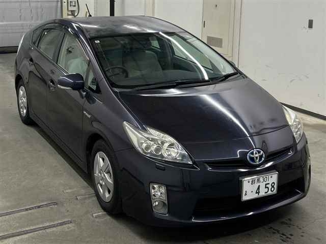TOYOTA PRIUS — фото